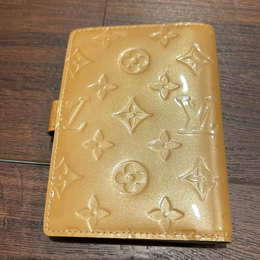 Louis Vuitton Authentic Pre Owned Vernis Agenda/ Passport Holder. - Picture 2 of 8